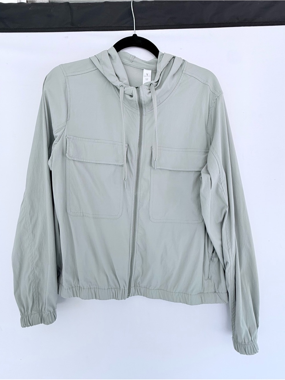 Woman’s Hooded Windbreaker Jacket w/ Front Flap Pockets size L